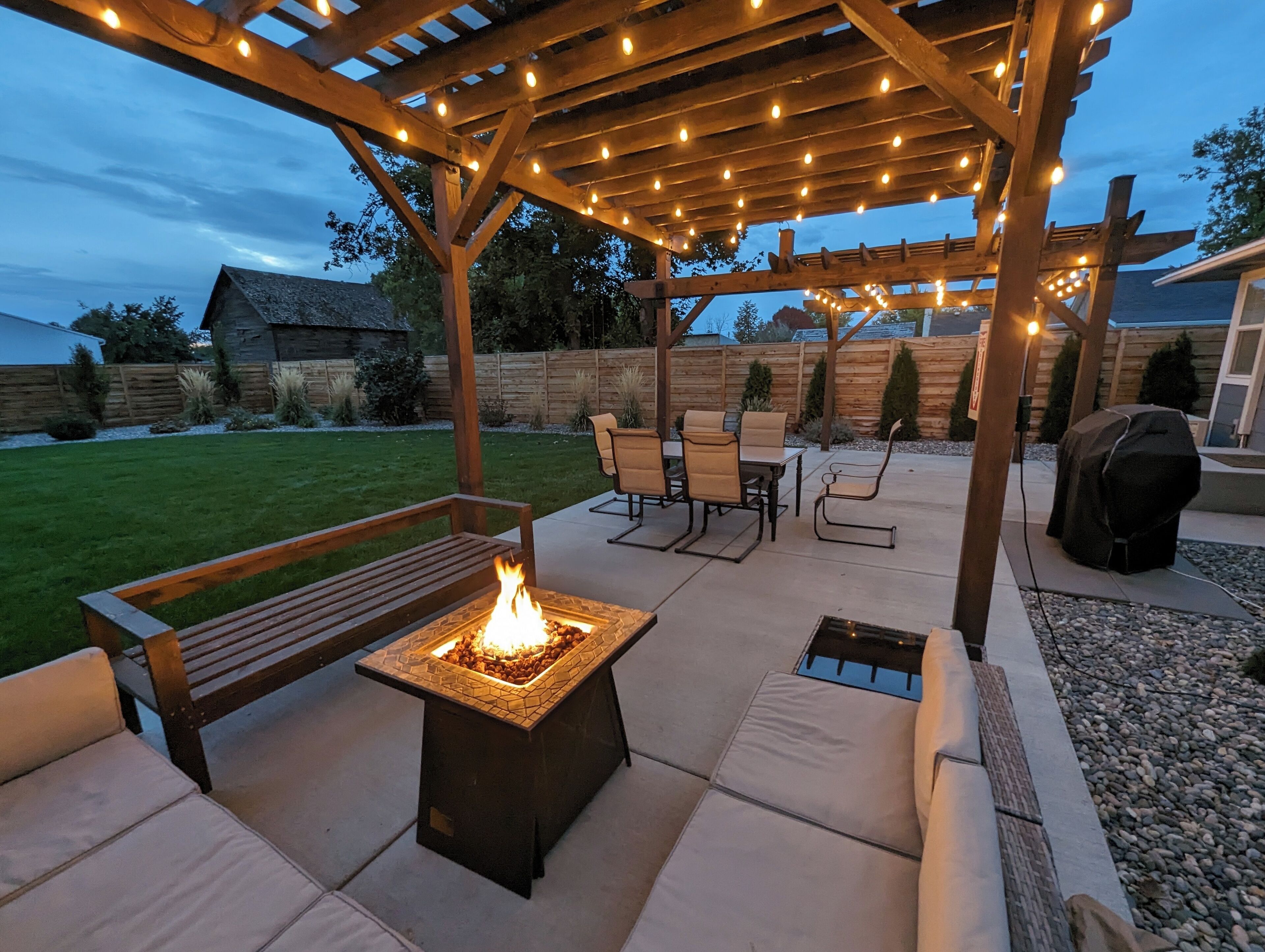 Plenty of seating for everyone around the fire!