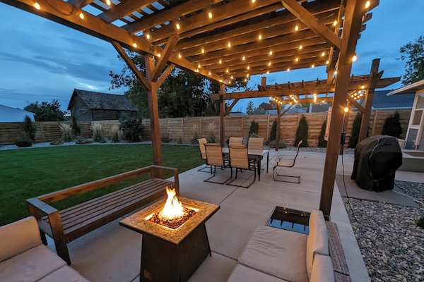 Plenty of seating for everyone around the fire!