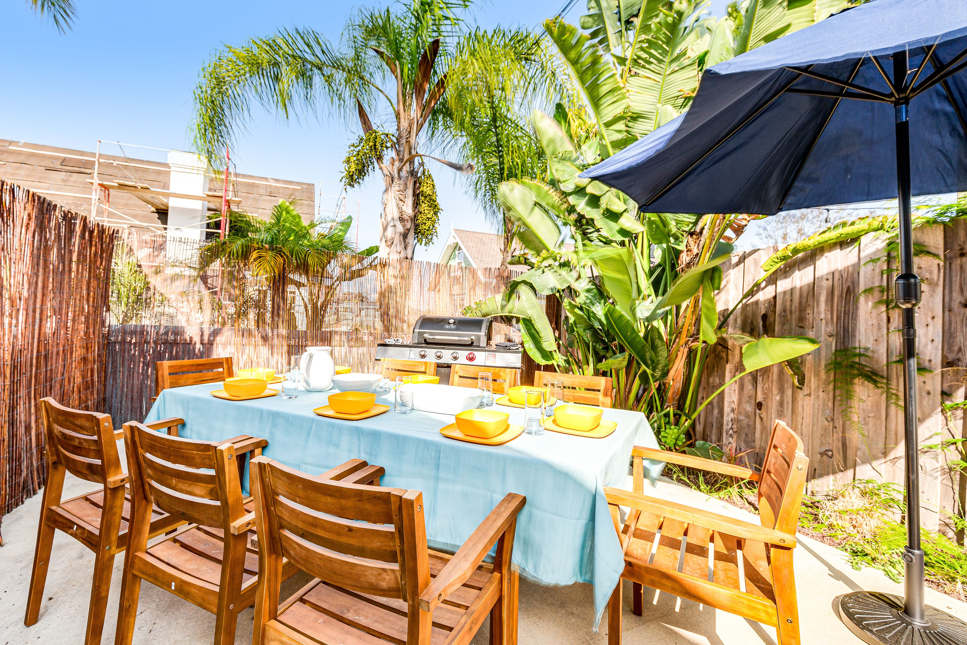 Dreamy SoCal escape near the beach & shopping with large patio & game room