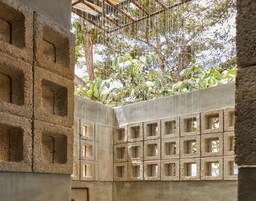 Ducha, cabezal de ducha tipo lluvia, secador de pelo, toallas