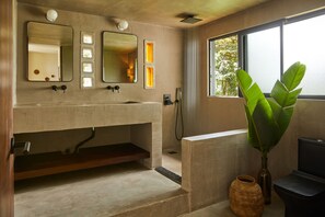 Vila Mewah | Kamar mandi | Shower, pancuran hujan, pengering rambut, dan handuk