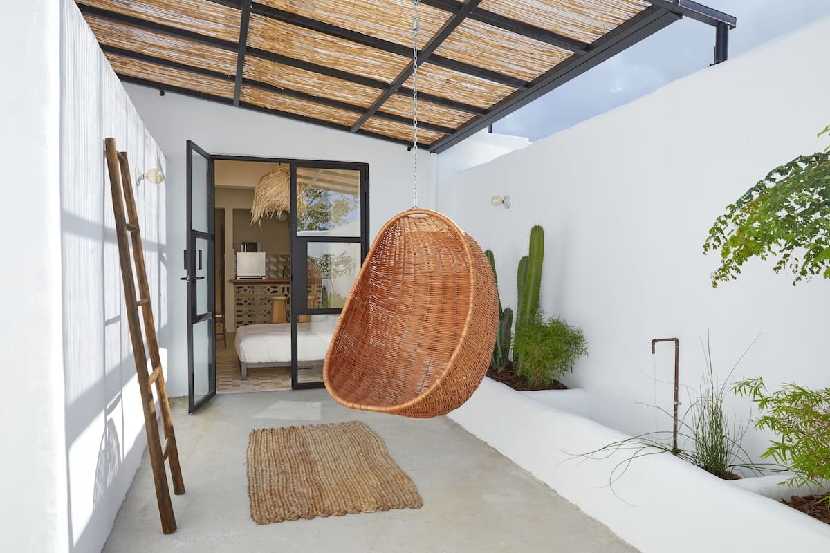 Comfort Suite, 1 Queen Bed, Garden View | Terrace/patio