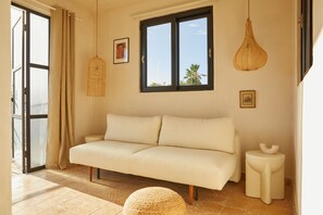 Suite panorámica, 1 cama de matrimonio grande con sofá cama, vistas a la ciudad | Ropa de cama hipoalergénica y colchones viscoelásticos