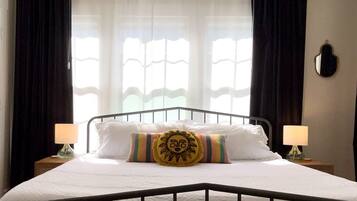 3 bedrooms, desk, iron/ironing board, travel crib