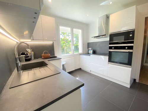Fouesnant Beg Meil, large house with enclosed garden 1 km from the beach