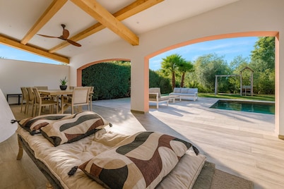 Villa for 8 people with private pool, 300 meters from the sea, located in Grimaud