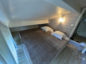 4 camere