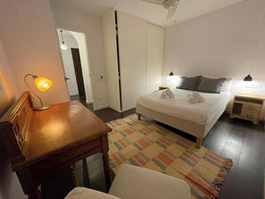 2 bedrooms, desk, iron/ironing board, WiFi