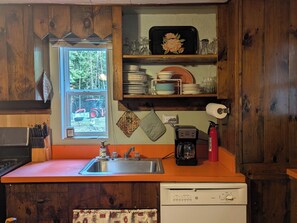 Fridge, microwave, oven, stovetop - Private, Cozy Cottage in the woods (Indian Lake)