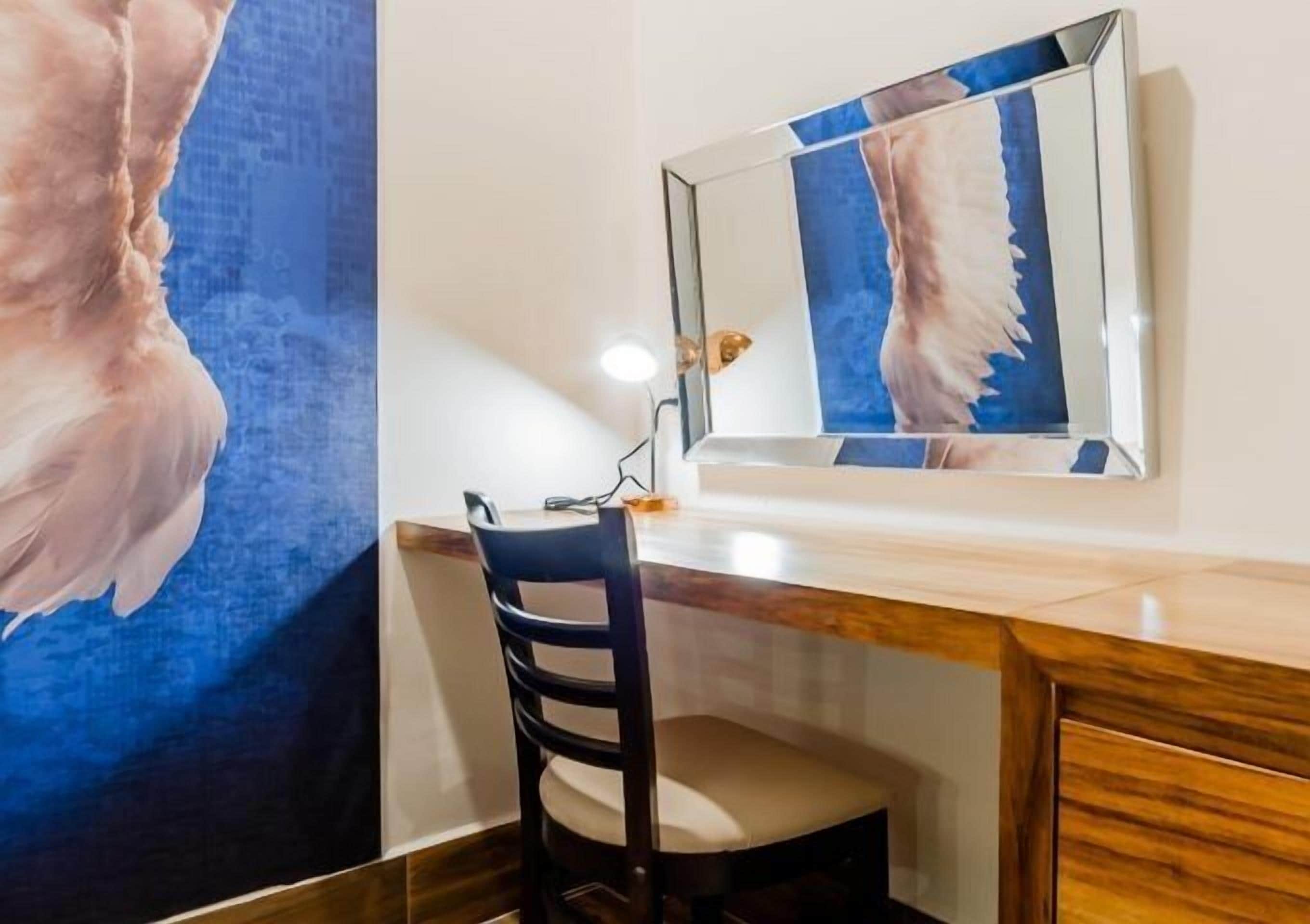 junior double room | 1 bedroom, in-room safe, desk, iron/ironing board