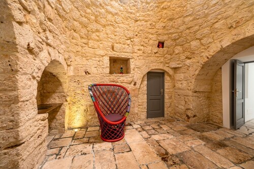 Design Trulli Sampaolo with a private heated pool and large garden, Pet Friendly