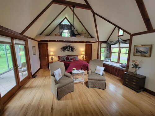 1660 Guest House; Waterfall, Creek, Large Deck, Fire Ring