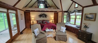 1660 Guest House; Waterfall, Creek, Large Deck, Fire Ring