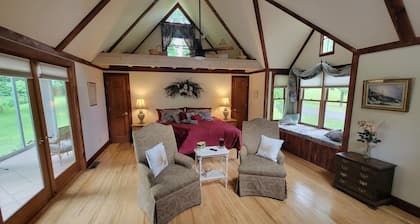 1660 Guest House; Waterfall, Creek, Large Deck, Fire Ring