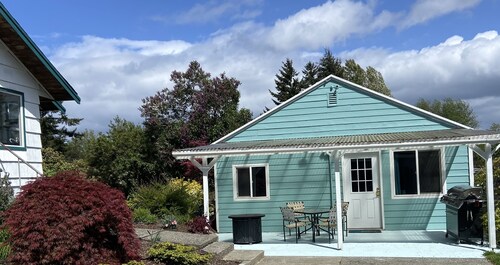 Quiet one bedroom house close to airport