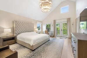 8 bedrooms, desk, iron/ironing board, free WiFi