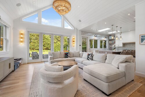 NEW Luxury 7BR Southampton Estate – Salt Pool & Sauna, <10min US Open Shinnecock