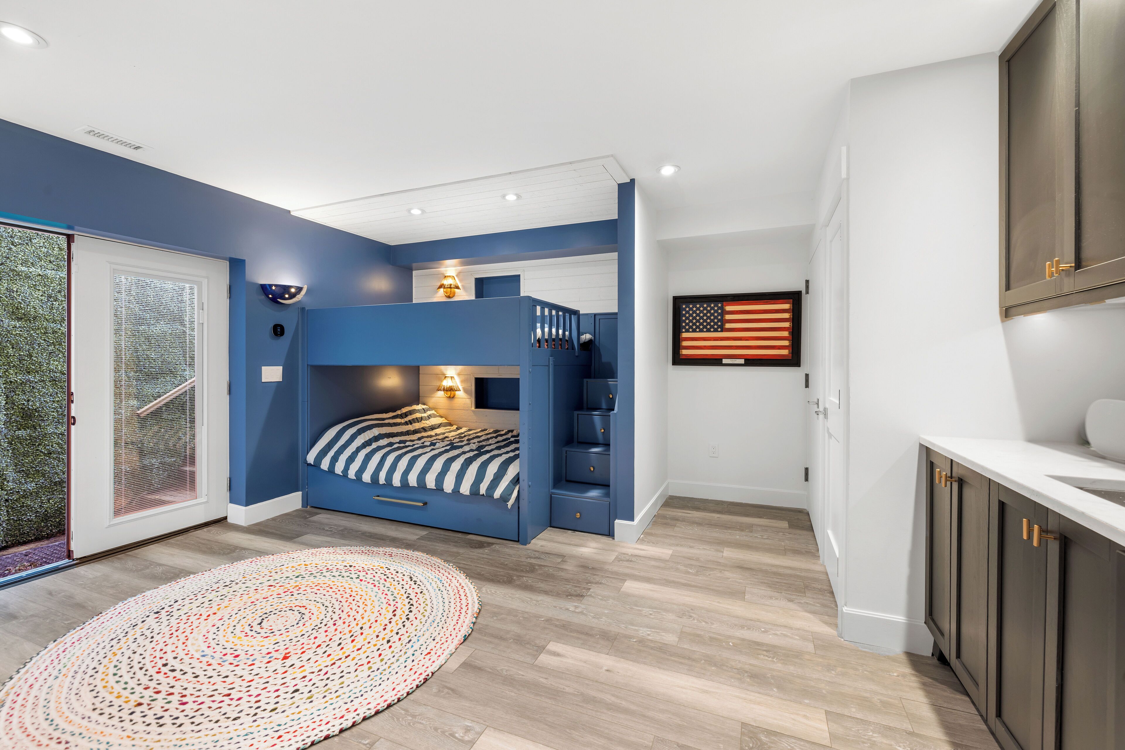 8 soverom, skrivebord, strykejern/-brett og wi-fi (inkludert)