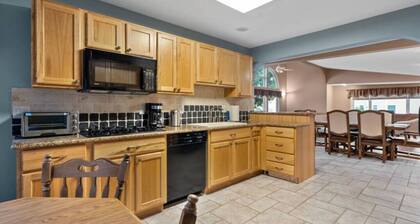 Harbor View! Walk Out The Door Into Downtown Lex!