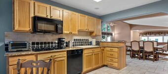 Harbor View! Walk Out The Door Into Downtown Lex!