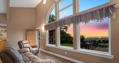 Harbor View! Walk Out The Door Into Downtown Lex!