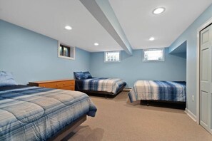 5 bedrooms, free WiFi, bed sheets