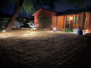 Exterior - Cozy 3br  2bath with and Fully Fenced Yard ! (Tucson)