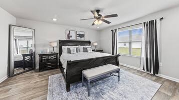 4 bedrooms, premium bedding, desk, iron/ironing board