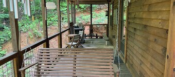 Romantic hideaway, hikers paradise.