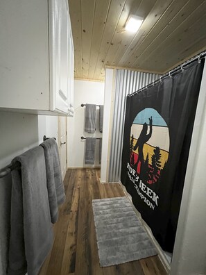 Interior - RedNeck Ranch Cabin 3 Bd on 9+ Acres (Monticello)