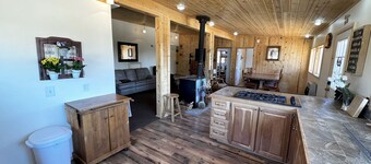 RedNeck Ranch Cabin 3 Bd on 9+ Acres