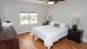 3 bedrooms, desk, iron/ironing board, free WiFi