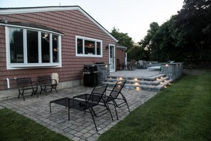 Terrace/patio - Beach house walking distance to Second Beach (Middletown)