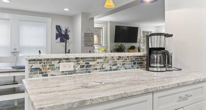 Cute and Cozy Cape in the Heart of Ogunquit Center