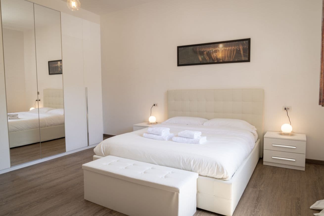 3 عدّة غرف نوم ومكواة/لوح كي وواي فاي وملاءات أسرّة