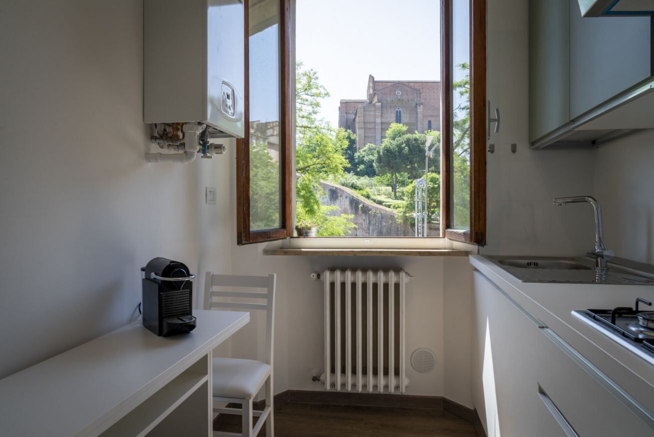 Macchina per tè/caffè, frigorifero, forno, piano cottura