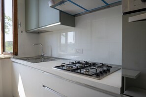 Réfrigérateur, four, plaque de cuisson, lave-vaisselle