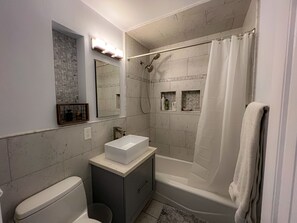 Bathtub, hair dryer, towels, soap - Remodeled Romantic La Jolla Condo - 2 blocks from the beach! (San Diego)