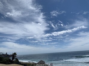 Beach nearby, sun-loungers, beach towels