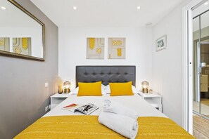 1 slaapkamer, een strijkplank/strijkijzer, wifi, beddengoed