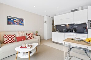 TV - Downtown Cannes, Modern 1-Br. Apartment (Cannes)