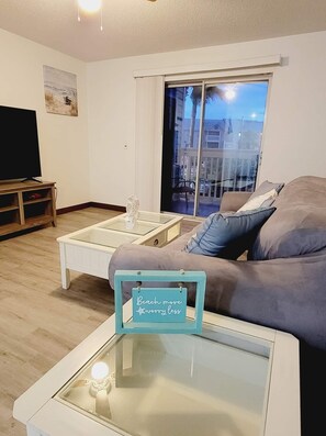 TV - 🤩 1/2 MILE BEACH ACC 2 BR, 2 BA CONDO ❤ OF DESTIN (Destin)