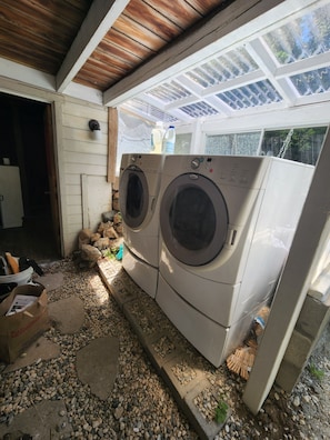 Property grounds - Downtown Nevada City Private Studio (Nevada City)