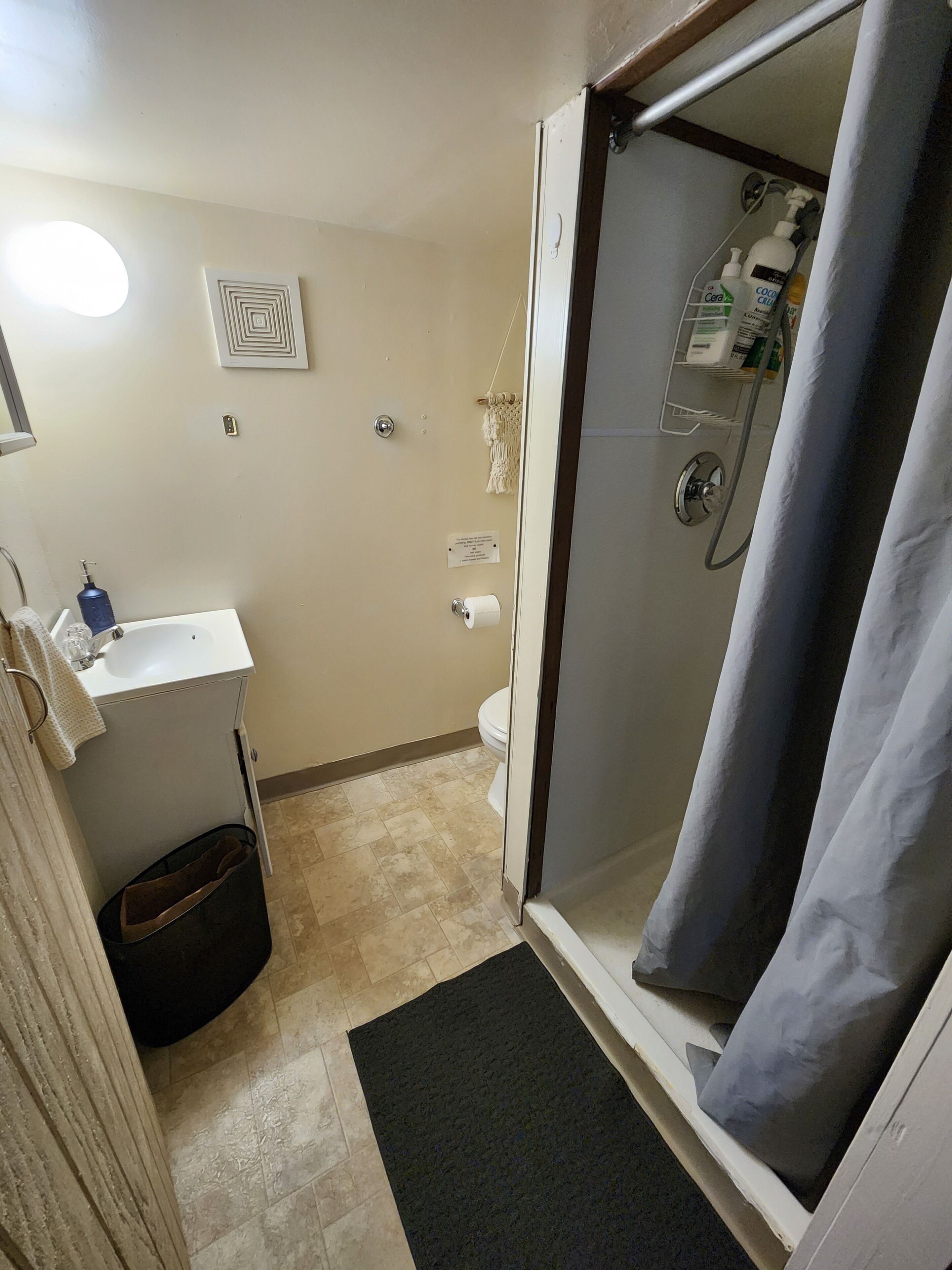 Combined shower/bathtub