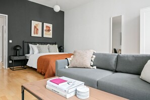 Iron/ironing board, WiFi, bed sheets - Hip Margareten 1BR in fabulous district near cafes & bars, by Blueground (Vienna)