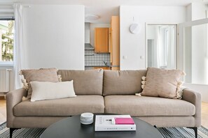 TV, stereo - Amazing Josefstadt 2BR, by Blueground (Vienna)