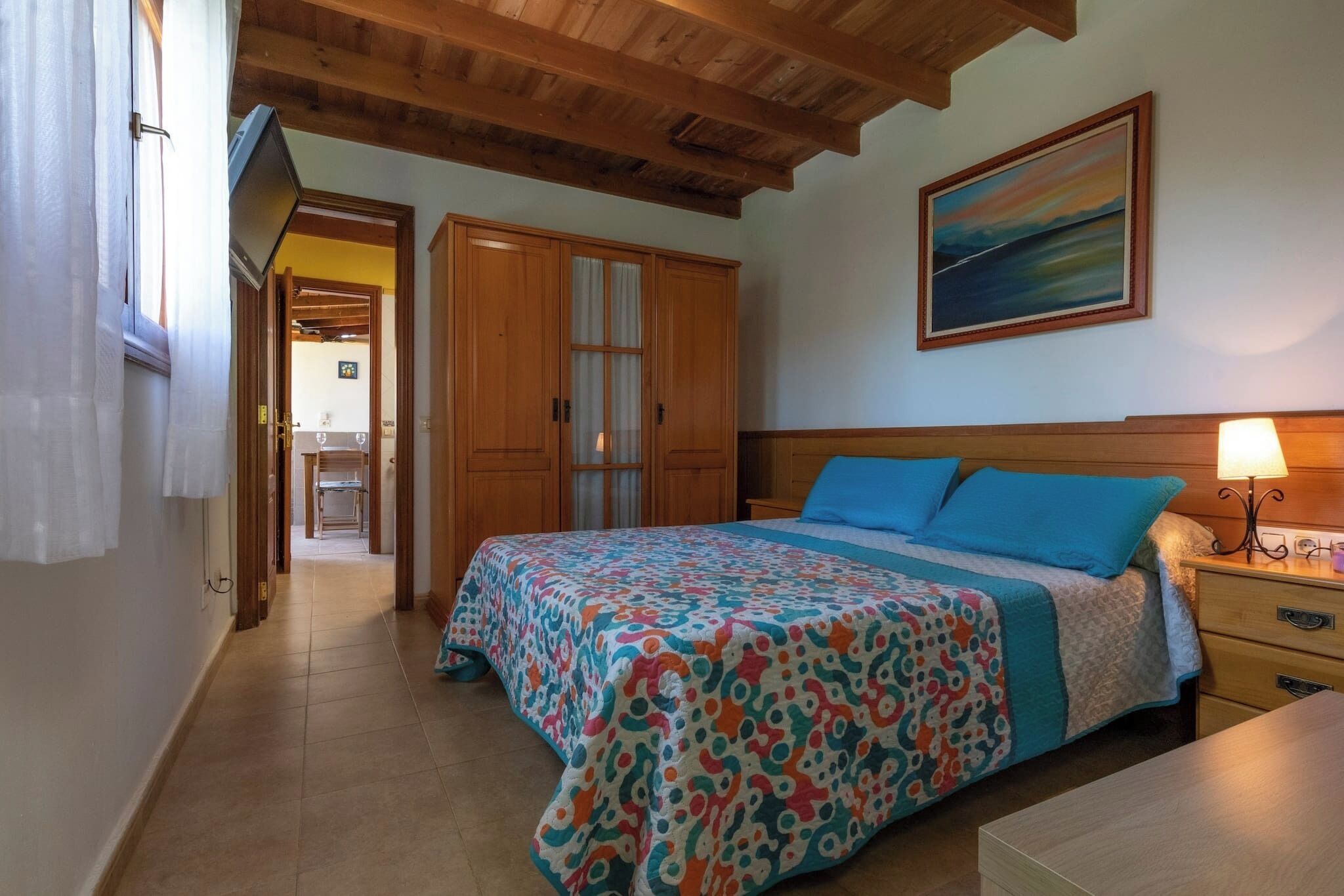 2 slaapkamers, een strijkplank/strijkijzer, reisbedje, gratis wifi