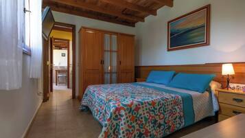 2 slaapkamers, een strijkplank/strijkijzer, reisbedje, gratis wifi