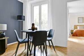 2 slaapkamers, een strijkplank/strijkijzer, wifi, beddengoed