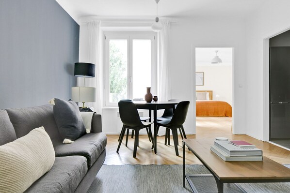 Télévision, chaîne hi-fi